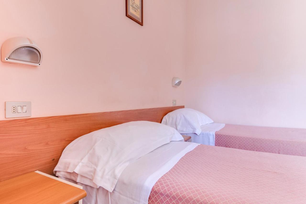 Hotel Sorriso Rimini Buitenkant foto