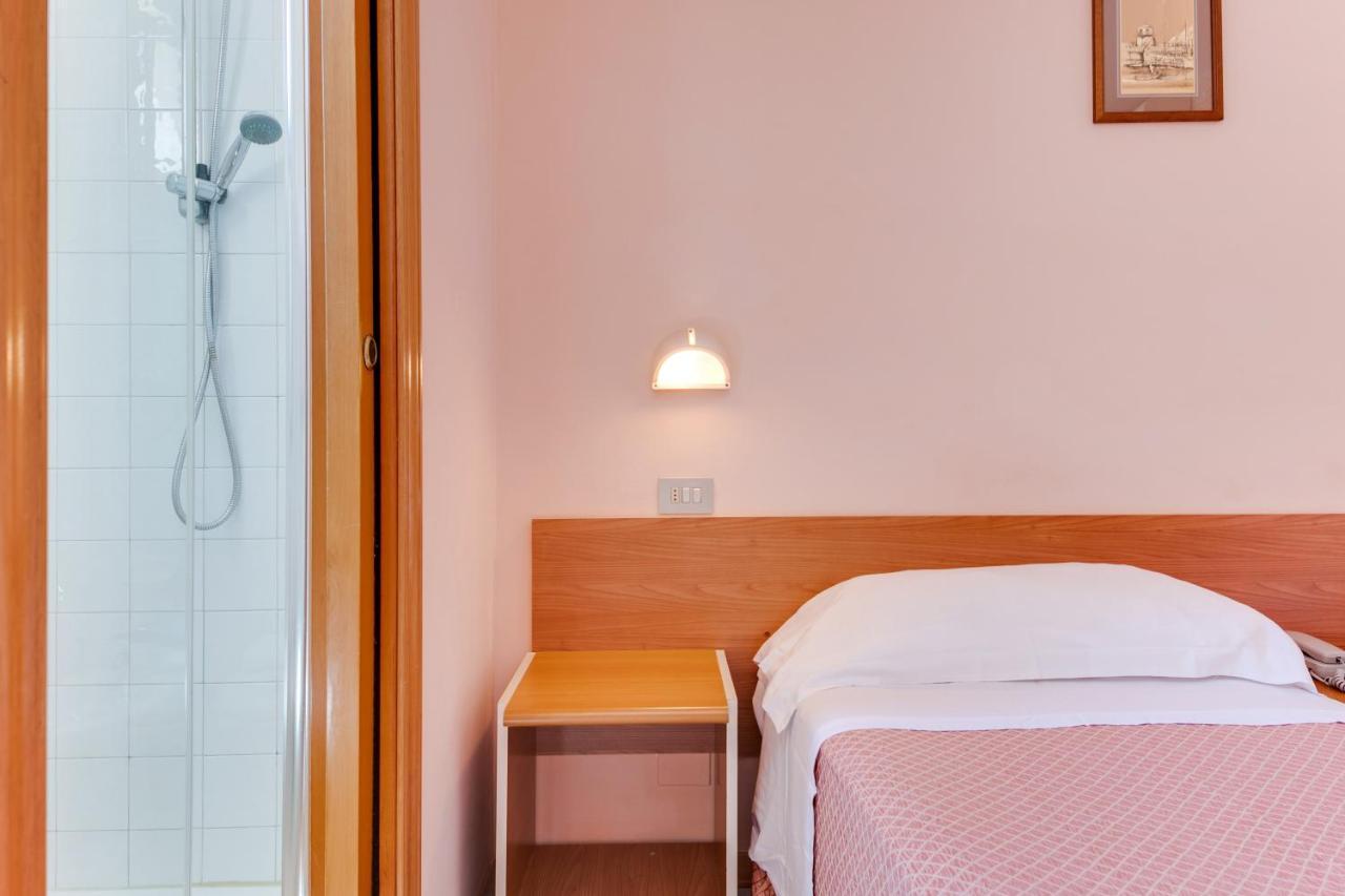 Hotel Sorriso Rimini Buitenkant foto