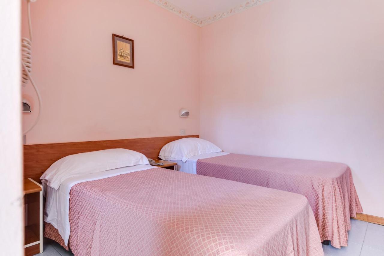 Hotel Sorriso Rimini Buitenkant foto