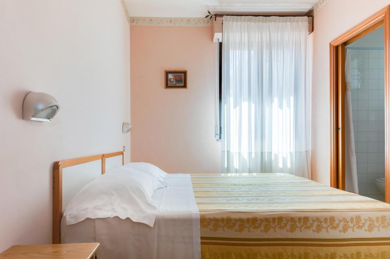 Hotel Sorriso Rimini Buitenkant foto