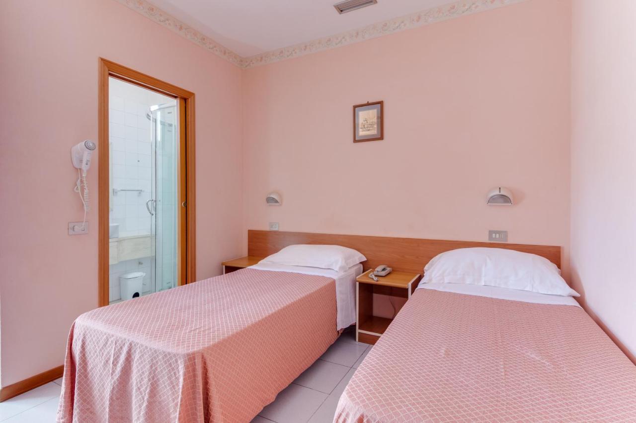 Hotel Sorriso Rimini Buitenkant foto