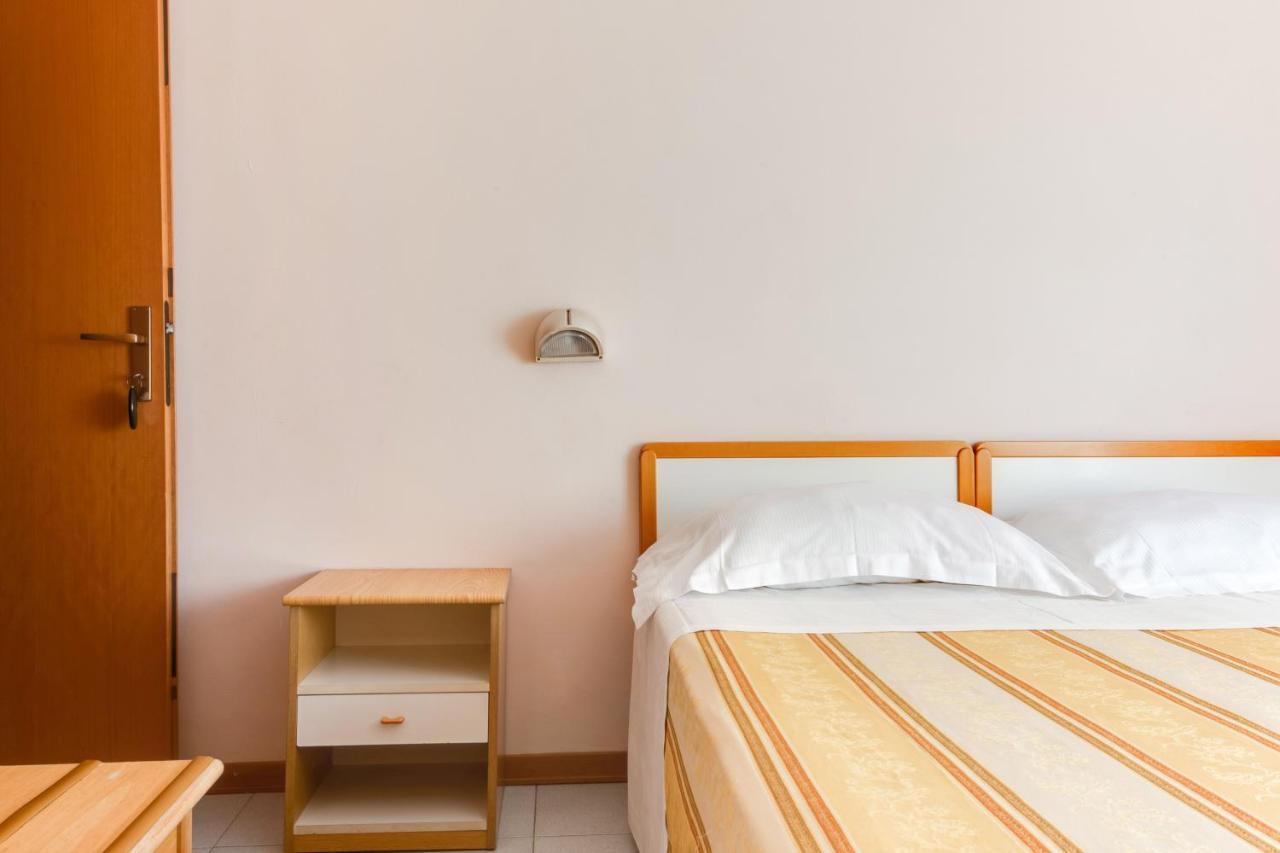 Hotel Sorriso Rimini Buitenkant foto