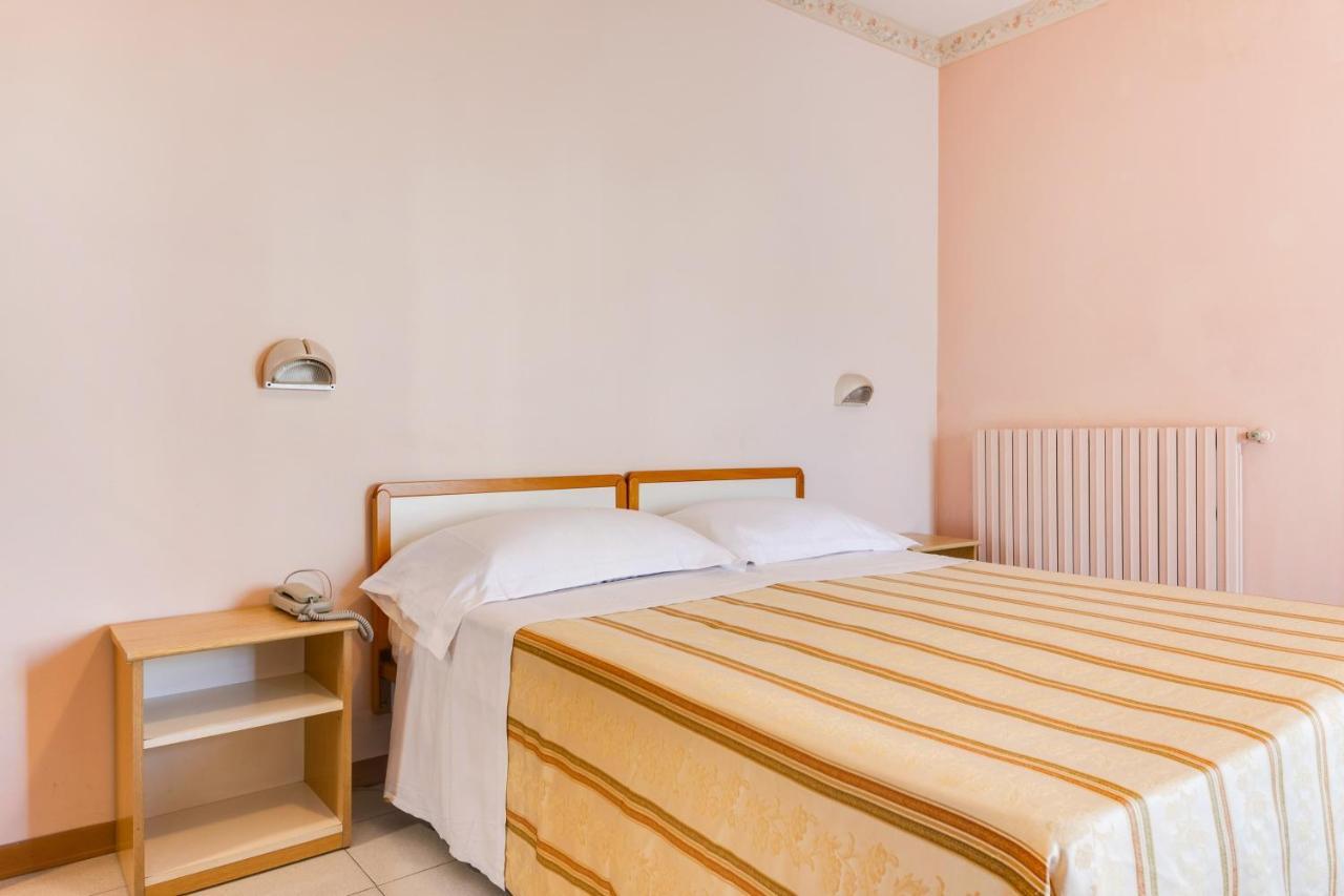 Hotel Sorriso Rimini Buitenkant foto
