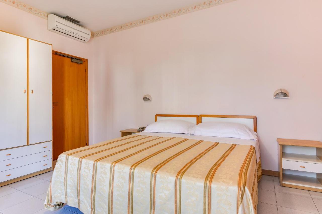 Hotel Sorriso Rimini Buitenkant foto