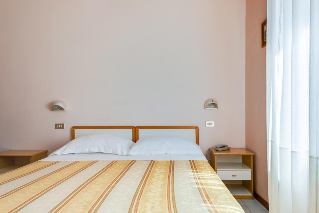 Hotel Sorriso Rimini Buitenkant foto