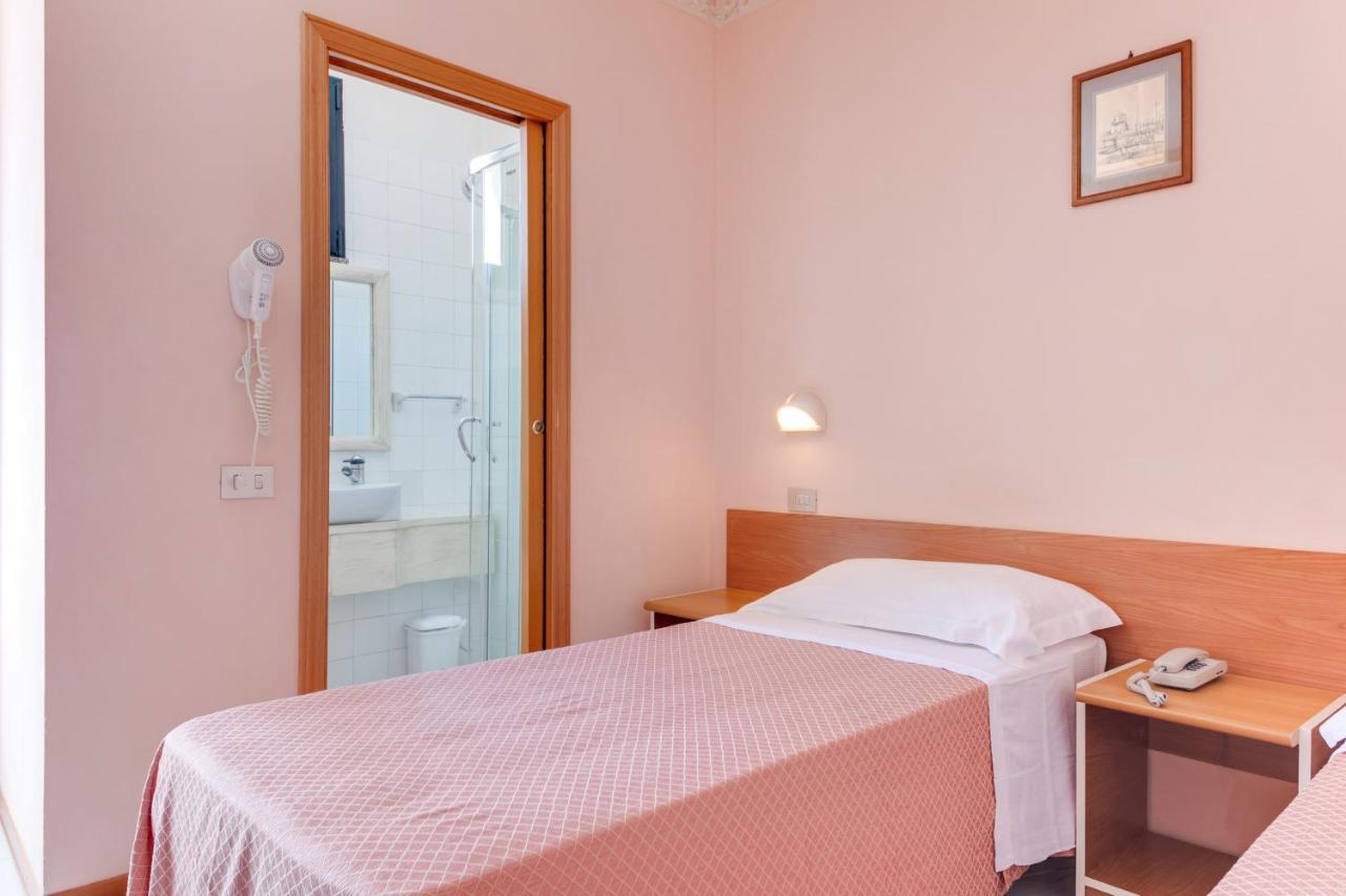 Hotel Sorriso Rimini Buitenkant foto