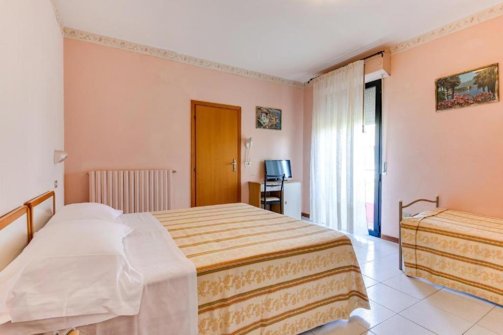 Hotel Sorriso Rimini Buitenkant foto